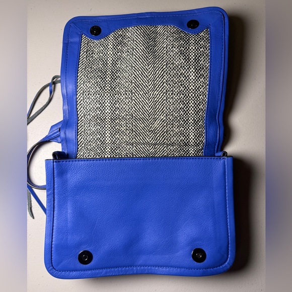 NWOT Rebecca Minkoff Bright Blue Leather Flap Crossbody Bag Clip Dust Bag - Picture 8 of 11